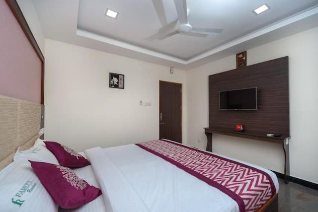 Famous Residency Hotell Tiruchirappalli Exteriör bild