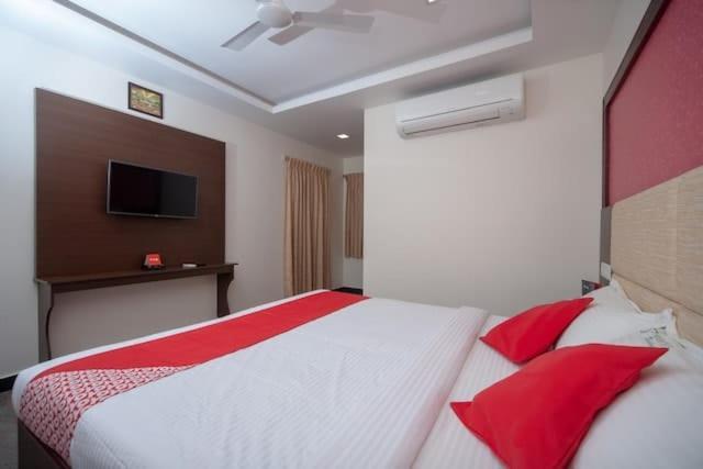 Famous Residency Hotell Tiruchirappalli Exteriör bild