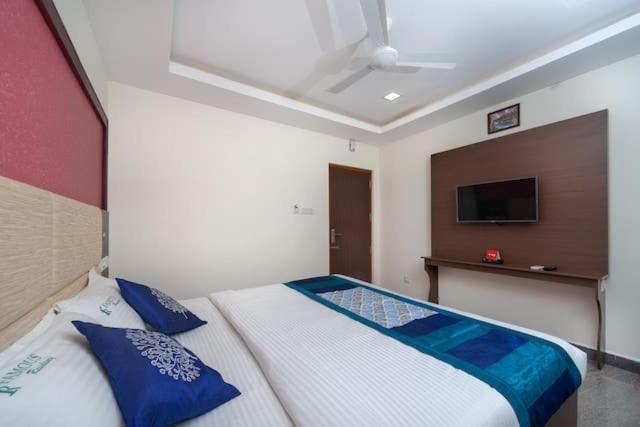 Famous Residency Hotell Tiruchirappalli Exteriör bild