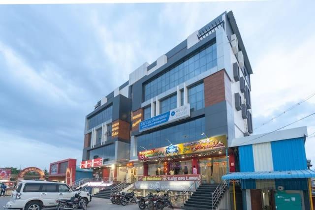 Famous Residency Hotell Tiruchirappalli Exteriör bild