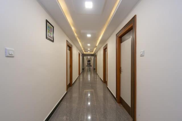 Famous Residency Hotell Tiruchirappalli Exteriör bild